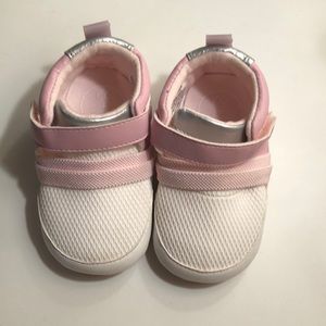 Robeez 6-12 month shoes